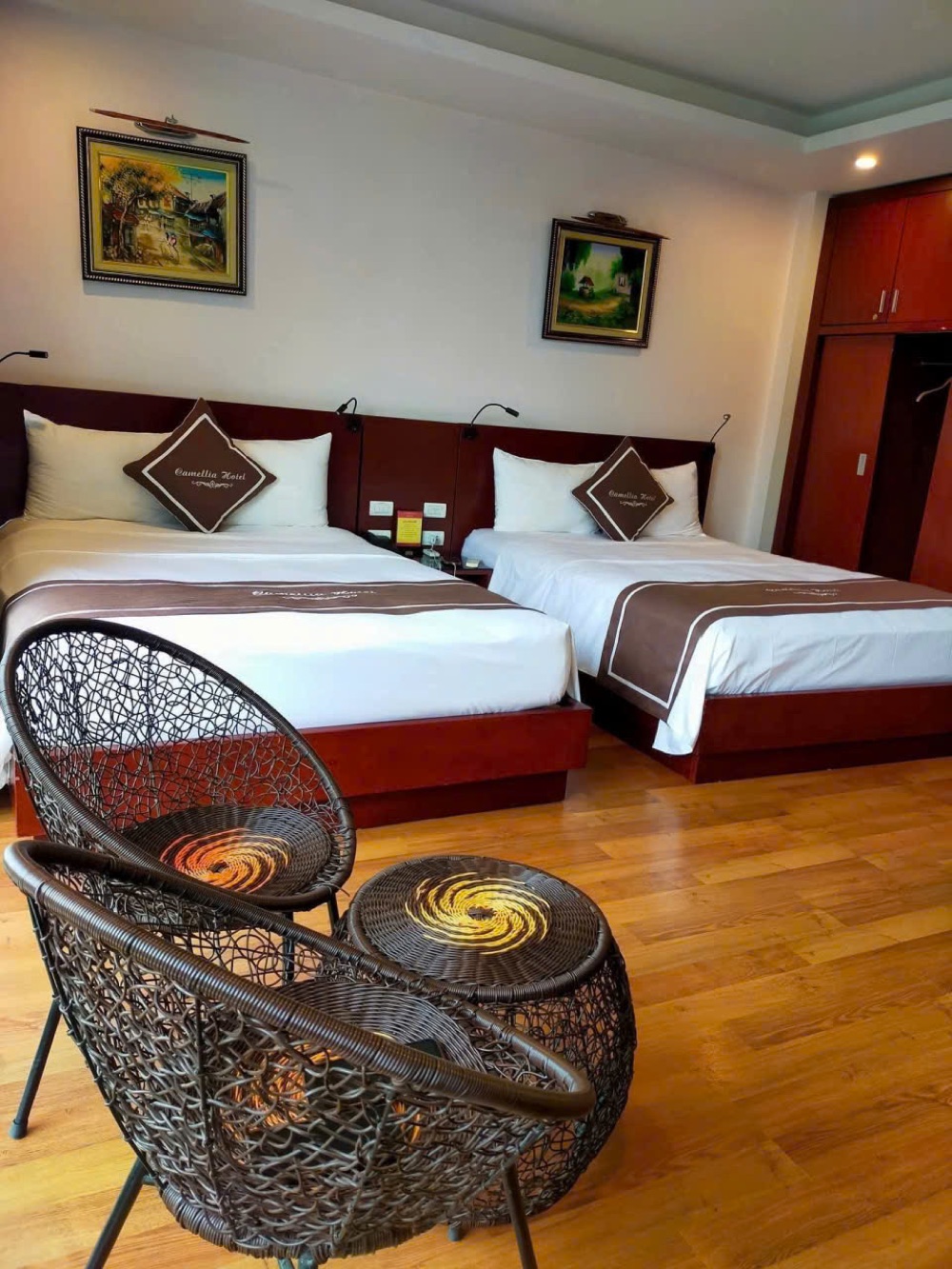 Twin room with wooden floors and Camellia Hotel pillows
